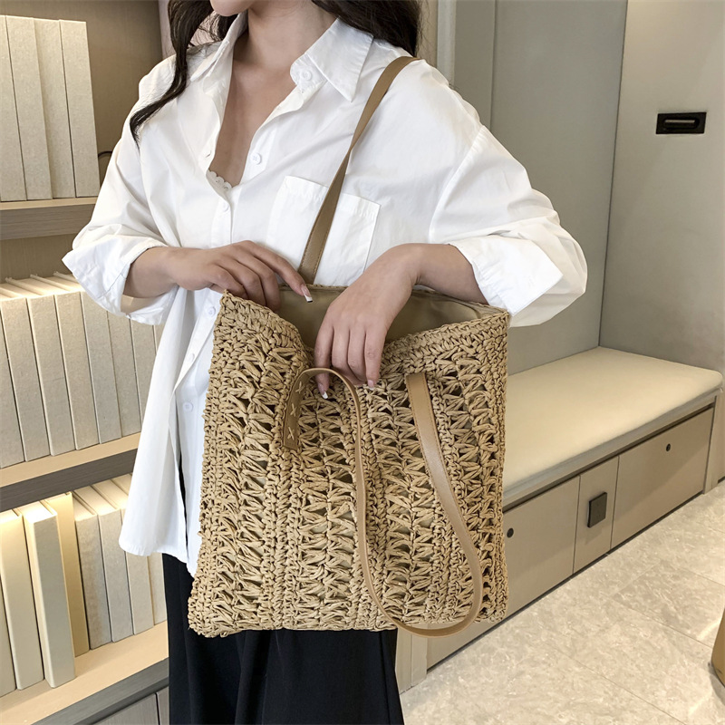 Woven Straw Shoulder Bag Large Capacity Hollow Tote Casual Beach Bag - Image 3