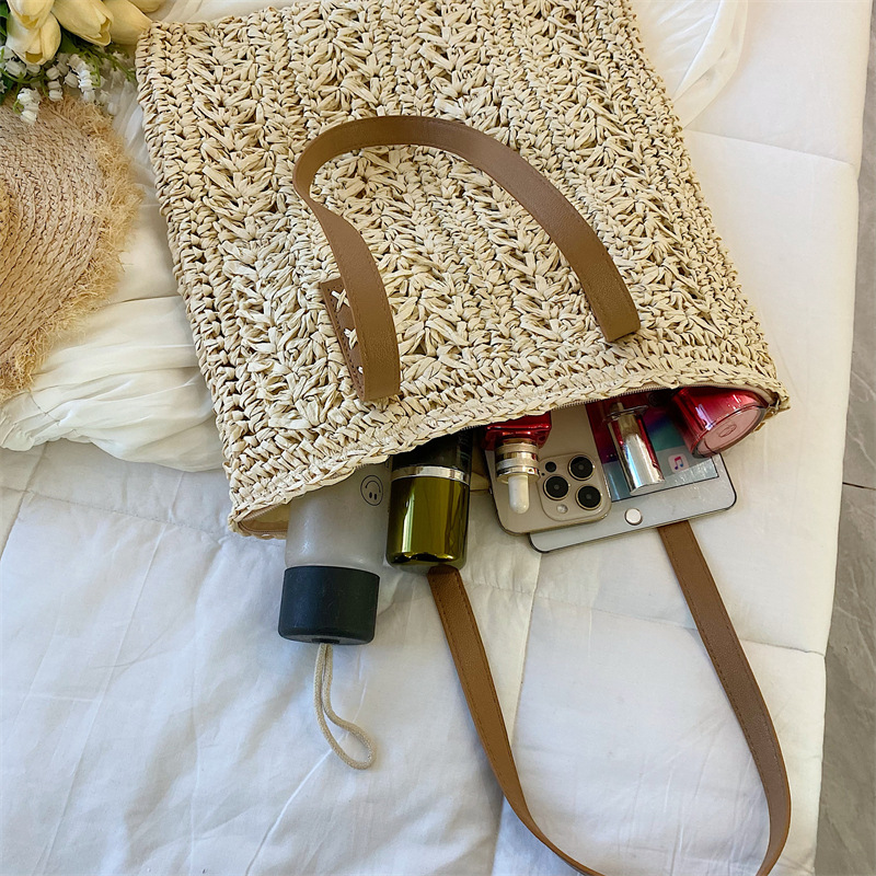 Woven Straw Shoulder Bag Large Capacity Hollow Tote Casual Beach Bag - Image 4