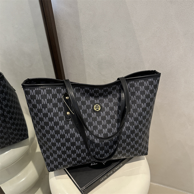 Women's Retro Letter Print Large Capacity Tote Bag 2025 Summer Commute Shoulder Bag - Image 4