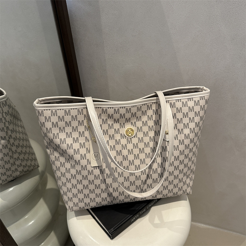 Women's Retro Letter Print Large Capacity Tote Bag 2025 Summer Commute Shoulder Bag - Image 2