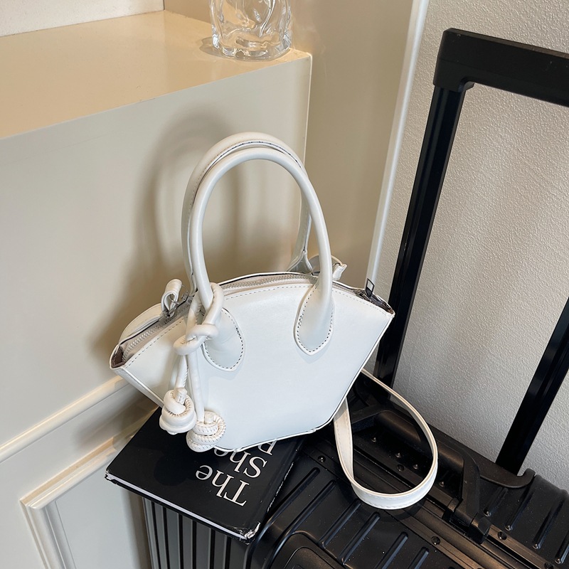 2025 New Shell Handbag Women's Fashion Versatile Black Shoulder Crossbody Bag - Image 4