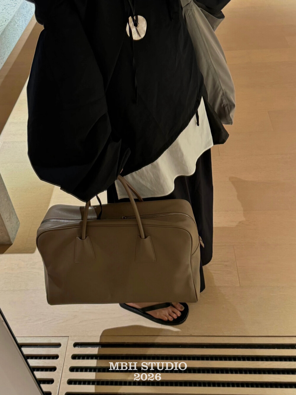 Litchi Pattern Large Capacity Boston Bag Top Layer Cow Leather Commuter Short Trip Handbag Shoulder Bag - Image 4